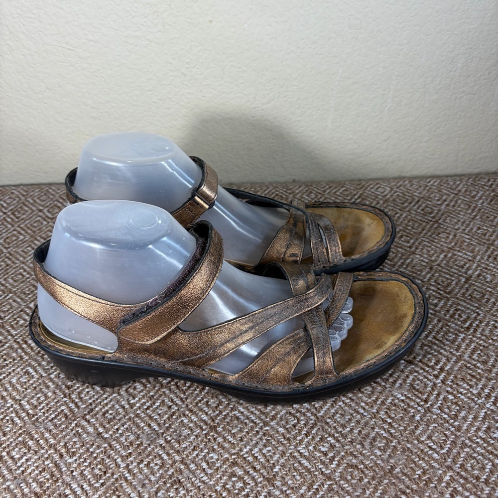 Naot paris wedge bronze Sz 42 US 10-10.5 Womens Casual Comfy Minimalist